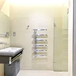 Leicester Square Central Designer Sleeps 6